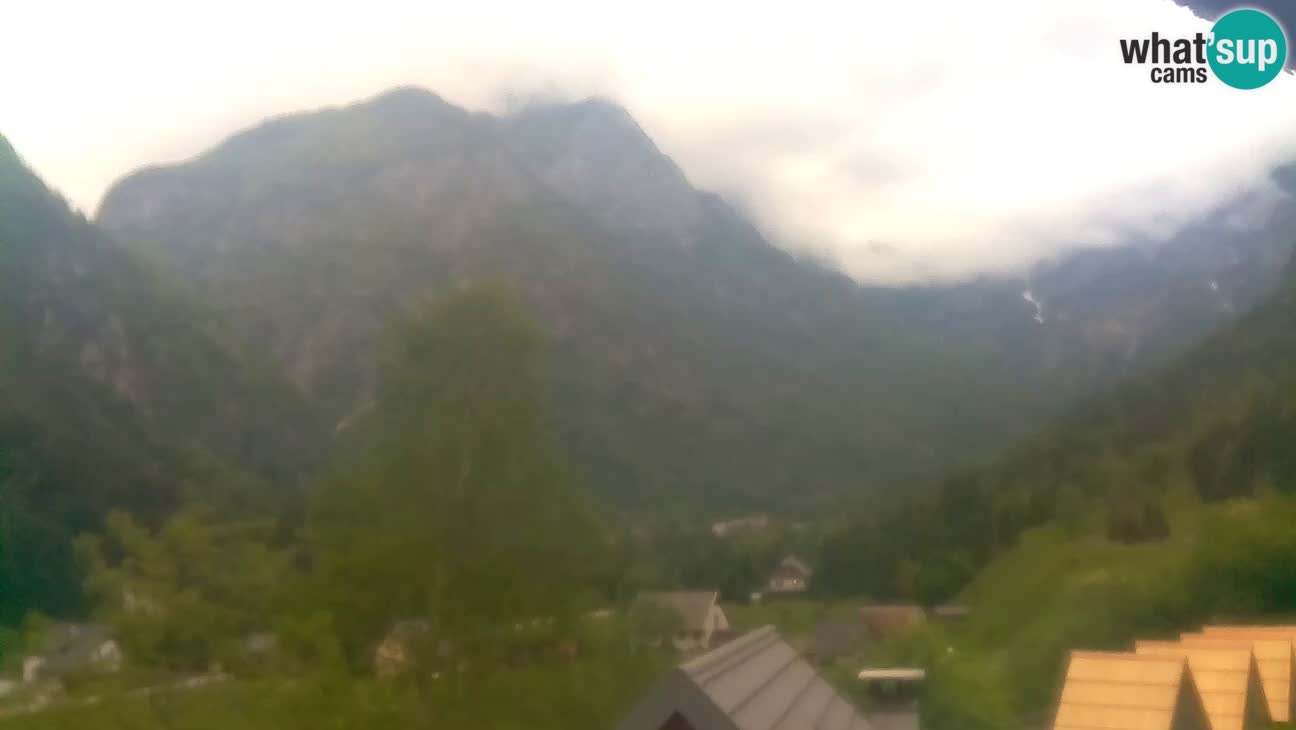 Webcam Trenta – View of Šplevt, Pihavec and Prisojnik