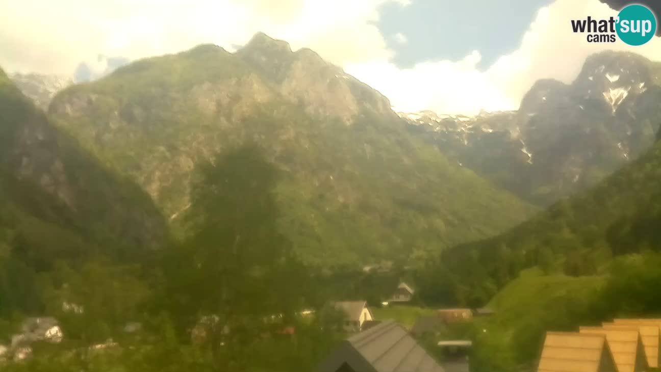 Webcam Trenta – View of Šplevt, Pihavec and Prisojnik