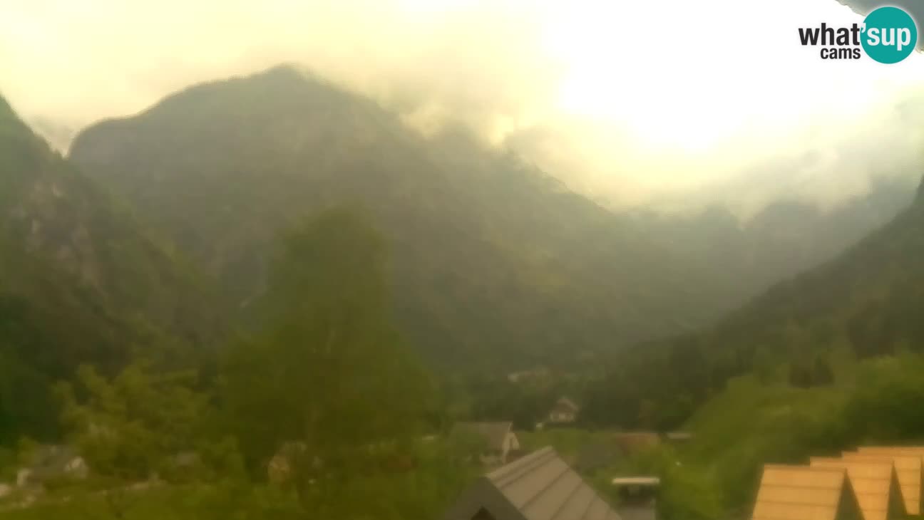 Webcam Trenta – View of Šplevt, Pihavec and Prisojnik