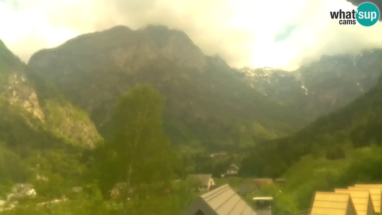 Web kamera Trenta – Pogled na Šplevt, Pihavec i Prisojnik