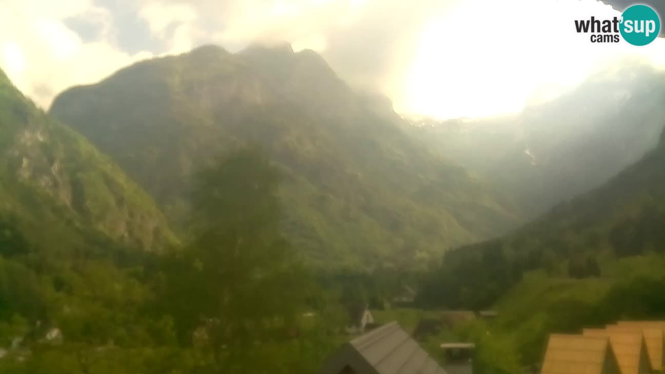 Webcam Trenta – View of Šplevt, Pihavec and Prisojnik