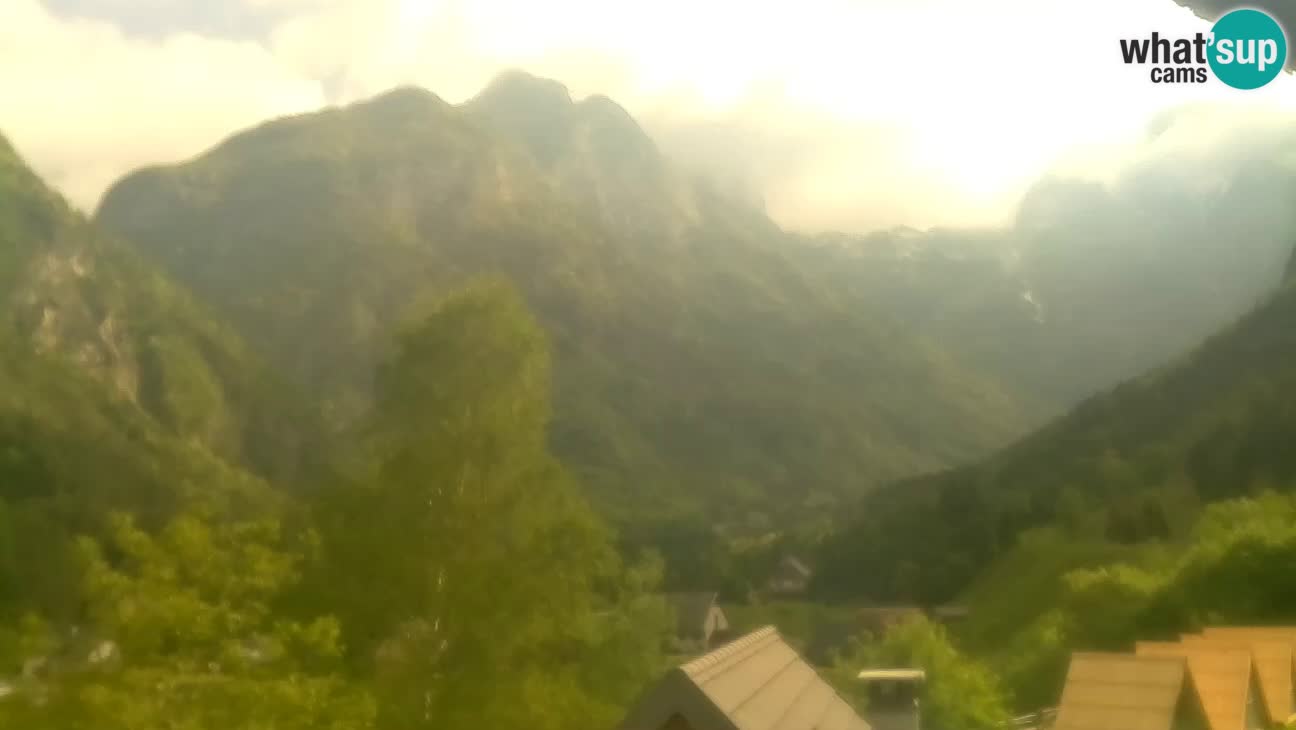 Webcam Trenta – View of Šplevt, Pihavec and Prisojnik