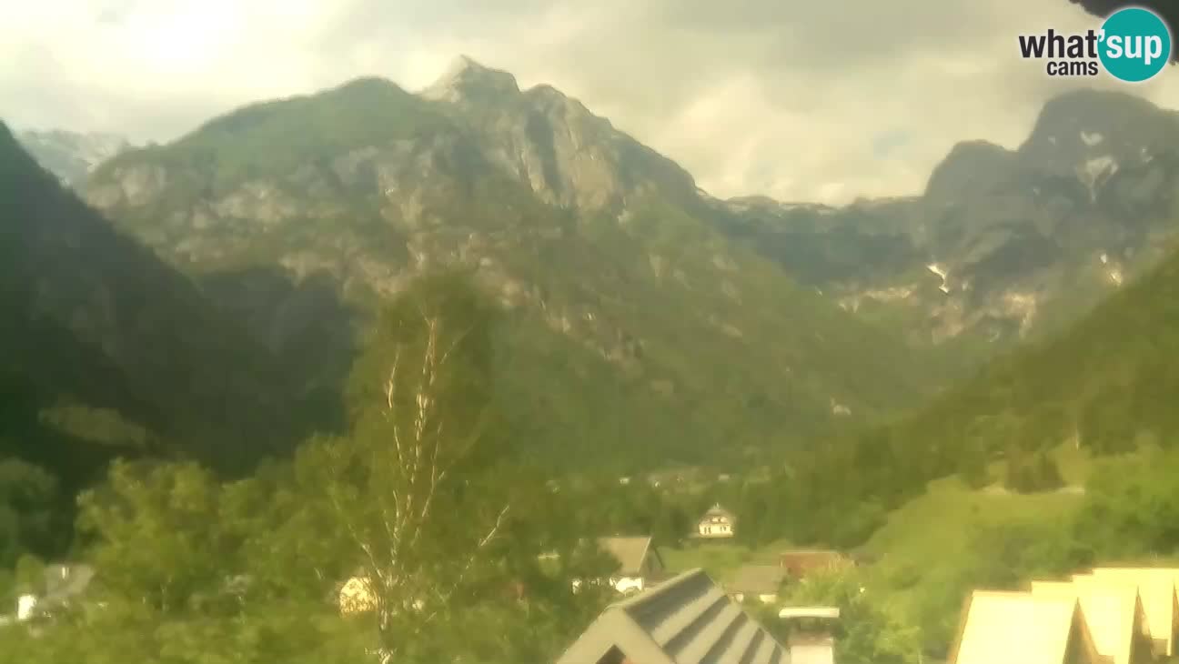 Spletna kamera Trenta – Pogled na Šplevt, Pihavec in Prisojnik