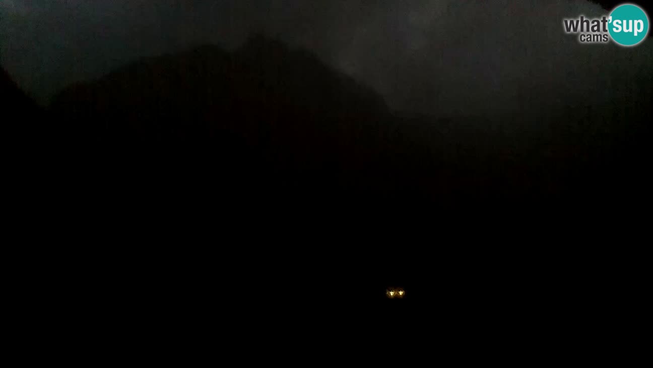 Webcam Trenta – View of Šplevt, Pihavec and Prisojnik