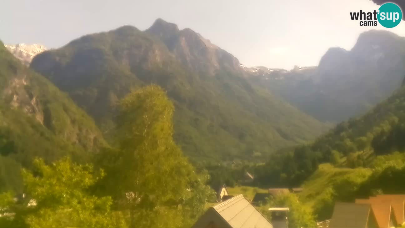 Webcam Trenta – View of Šplevt, Pihavec and Prisojnik