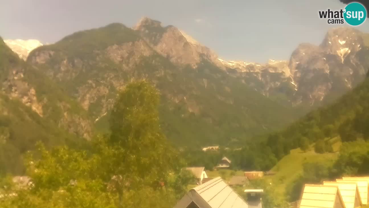 Webcam Trenta – View of Šplevt, Pihavec and Prisojnik