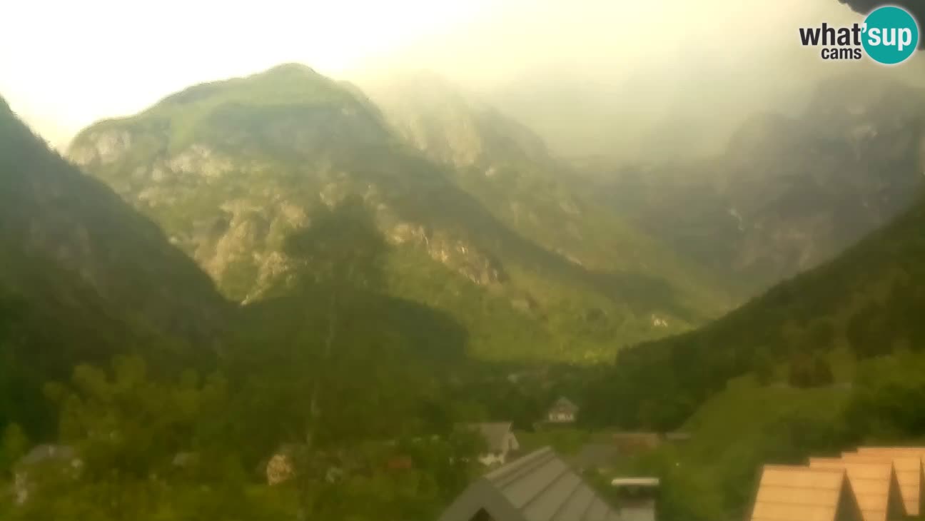 Web kamera Trenta – Pogled na Šplevt, Pihavec i Prisojnik
