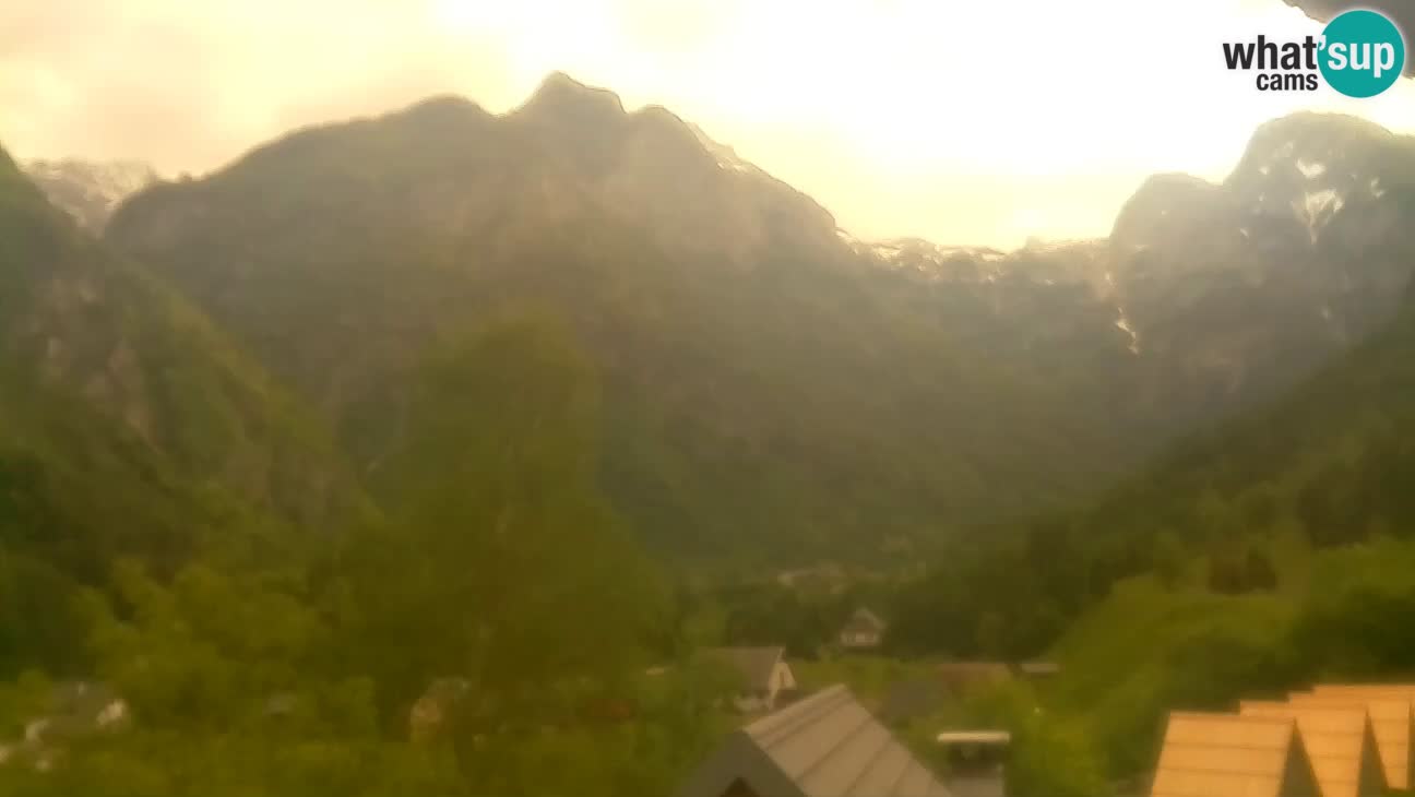 Web kamera Trenta – Pogled na Šplevt, Pihavec i Prisojnik