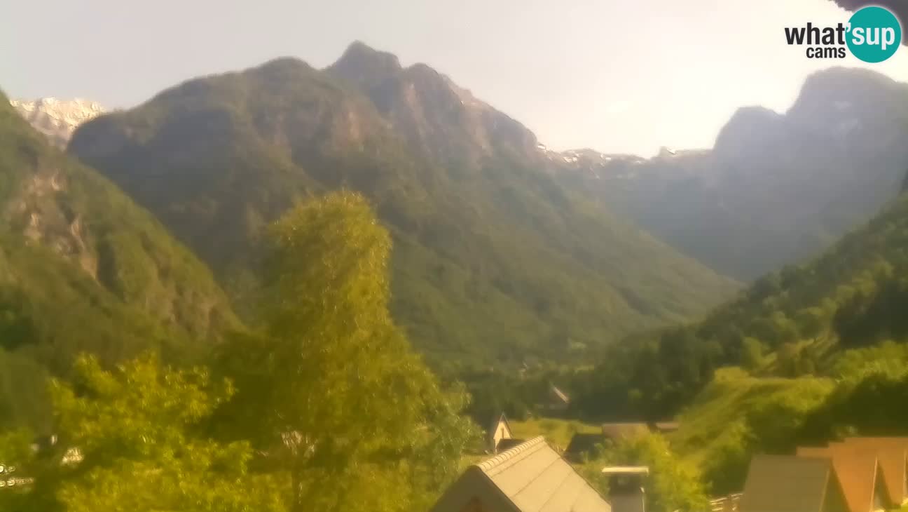 Webcam Trenta – View of Šplevt, Pihavec and Prisojnik