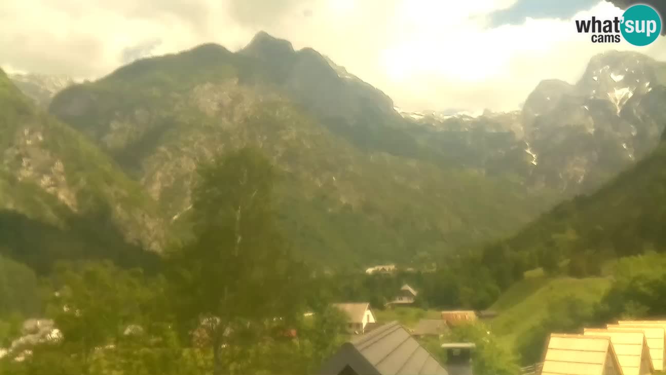 Webcam Trenta – View of Šplevt, Pihavec and Prisojnik