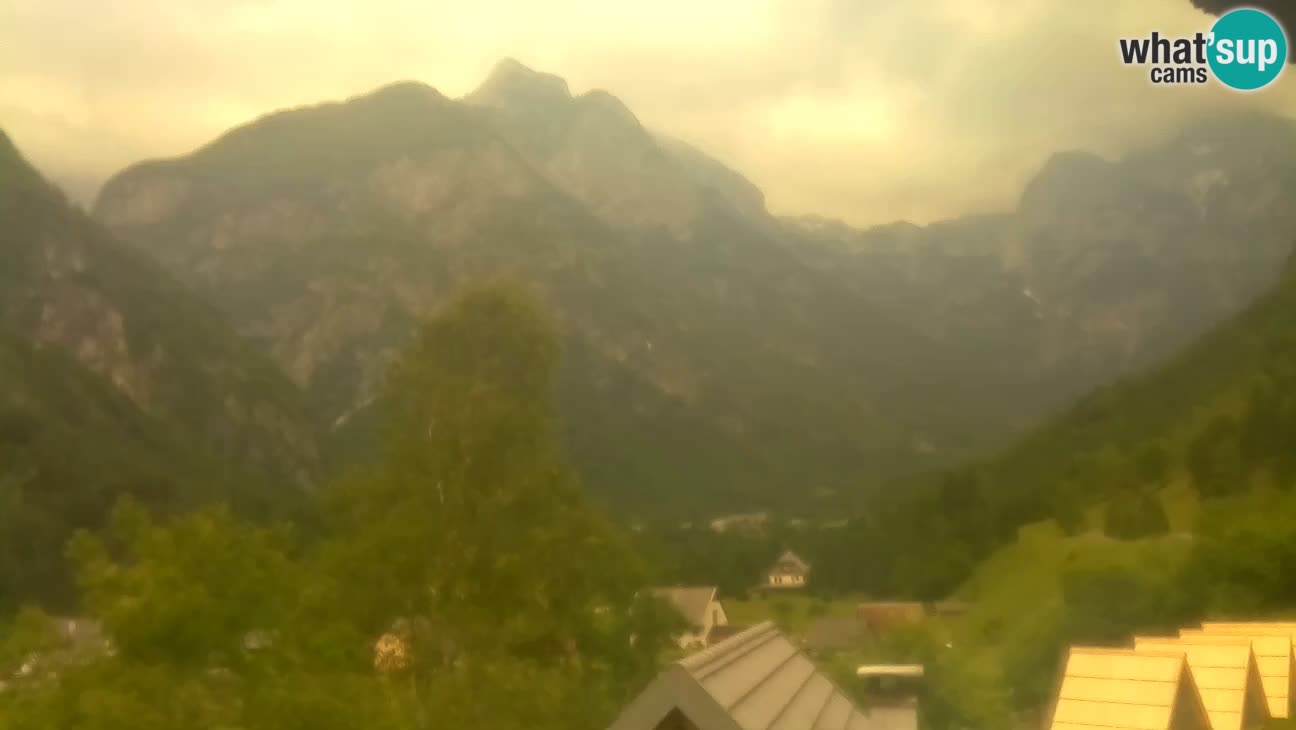 Web kamera Trenta – Pogled na Šplevt, Pihavec i Prisojnik