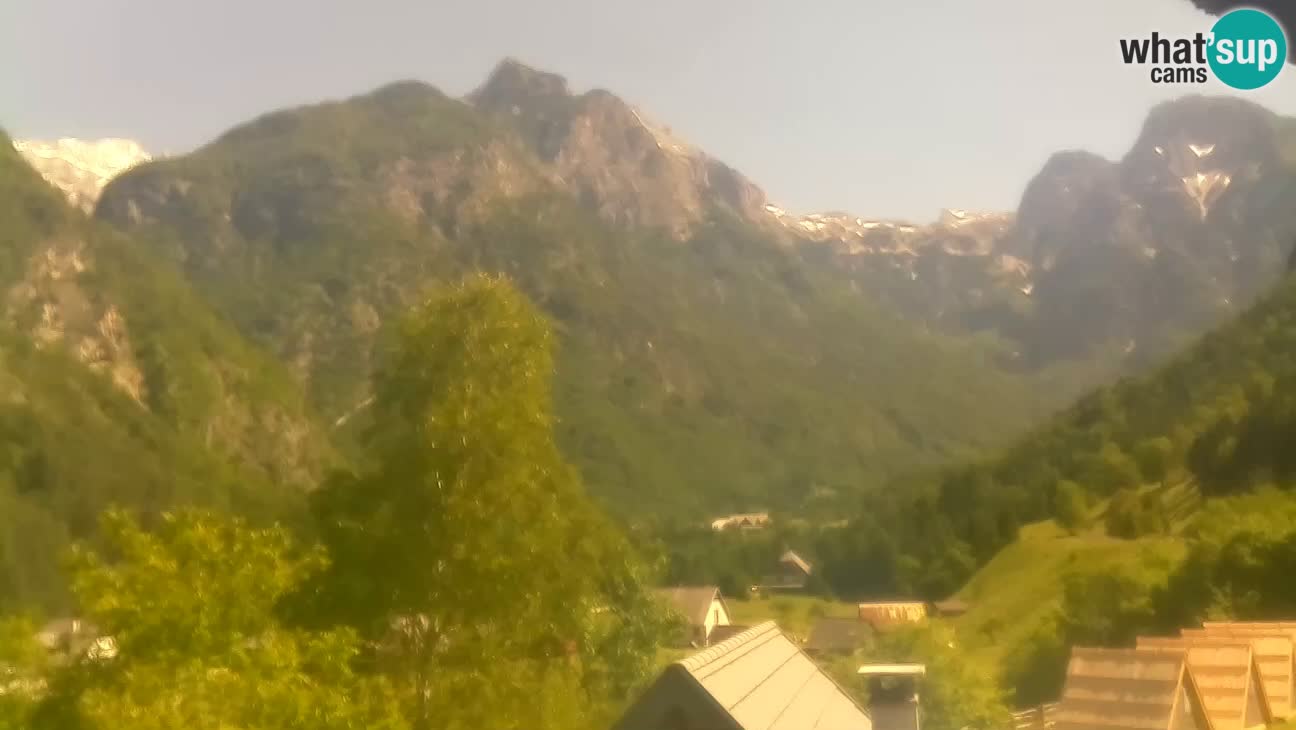 Webcam Trenta – View of Šplevt, Pihavec and Prisojnik