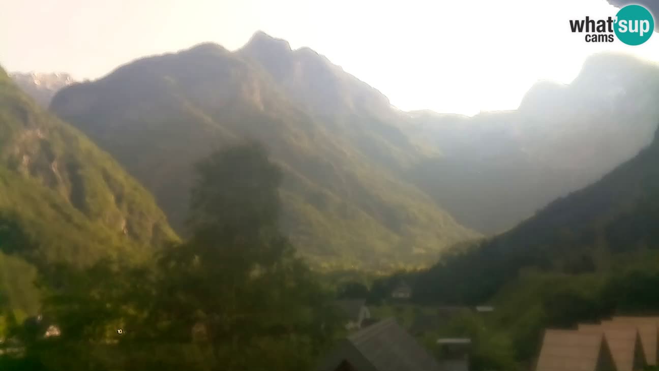 Webcam Trenta – View of Šplevt, Pihavec and Prisojnik