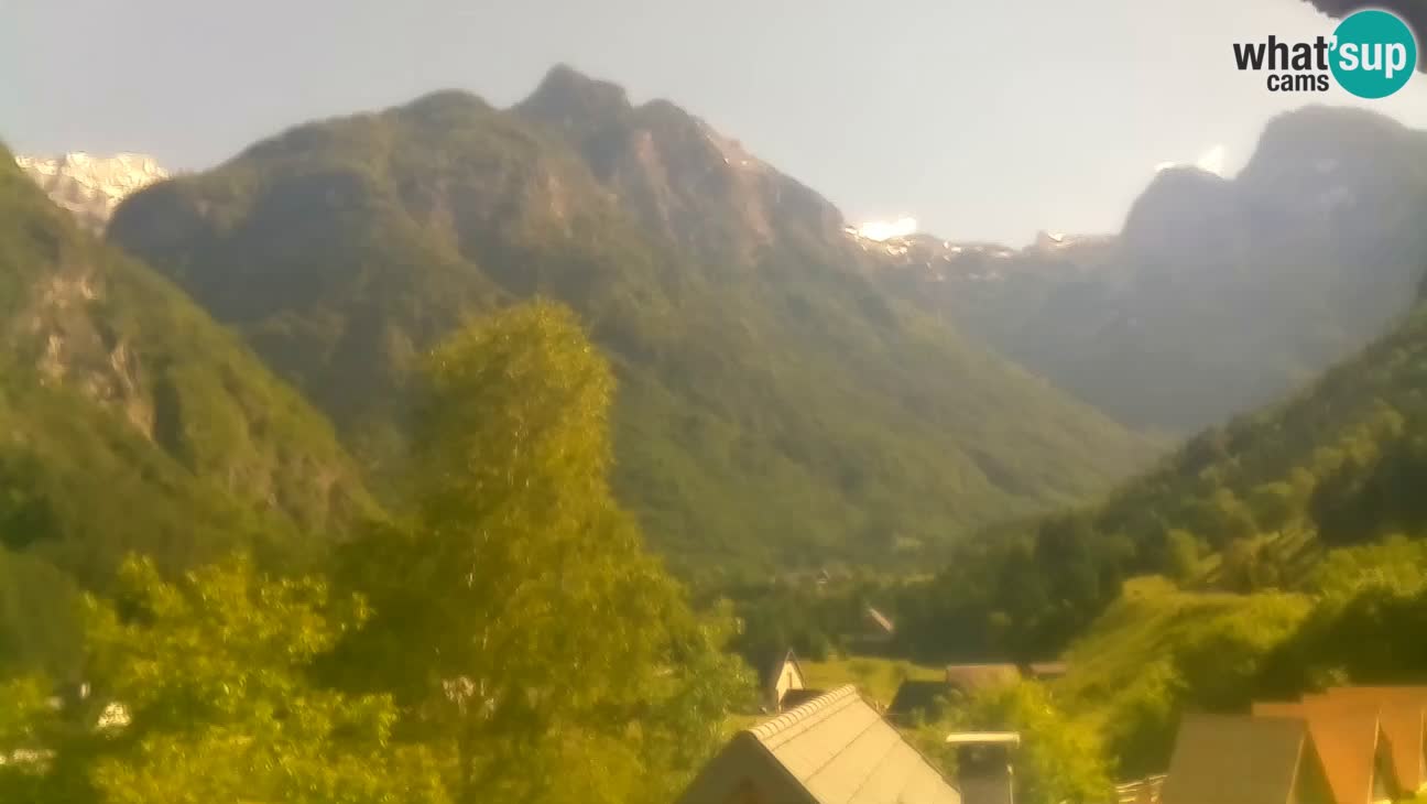 Webcam Trenta – View of Šplevt, Pihavec and Prisojnik