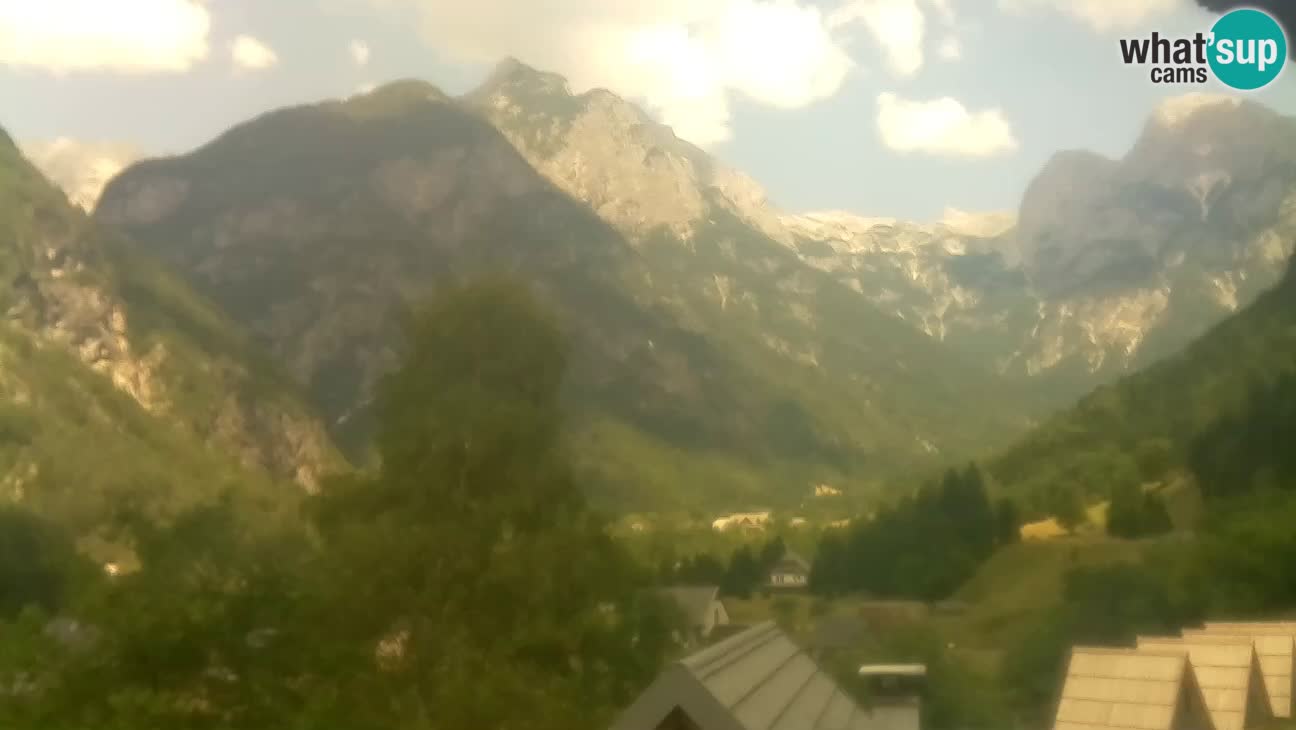 Spletna kamera Trenta – Pogled na Šplevt, Pihavec in Prisojnik