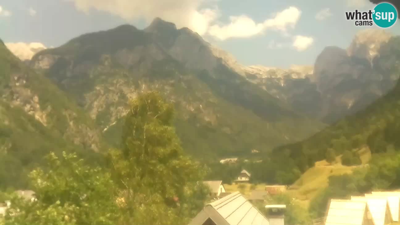 Webcam Trenta – View of Šplevt, Pihavec and Prisojnik