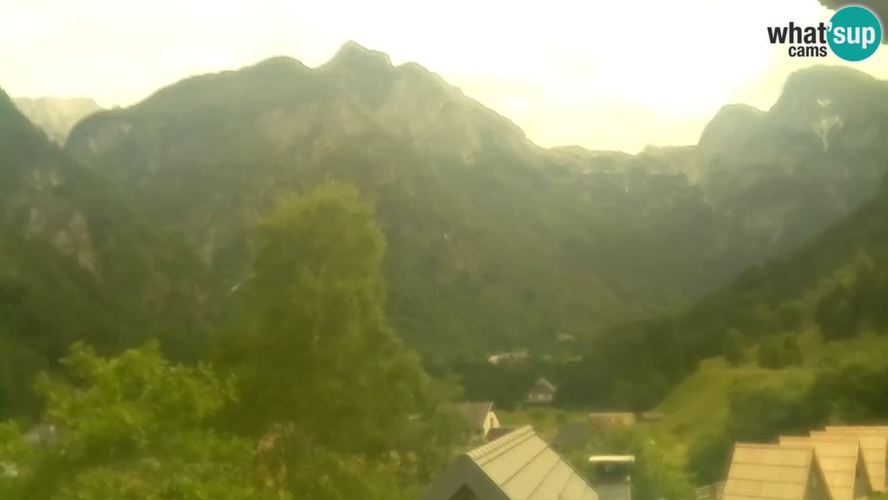 Spletna kamera Trenta – Pogled na Šplevt, Pihavec in Prisojnik