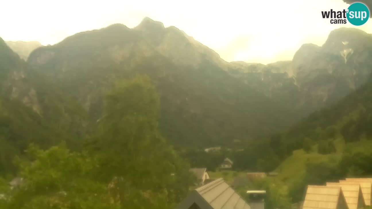 Spletna kamera Trenta – Pogled na Šplevt, Pihavec in Prisojnik