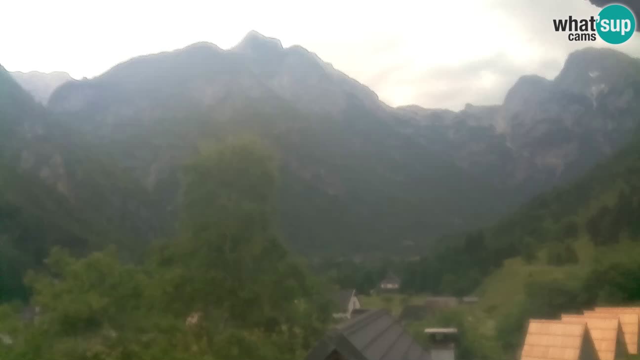 Spletna kamera Trenta – Pogled na Šplevt, Pihavec in Prisojnik