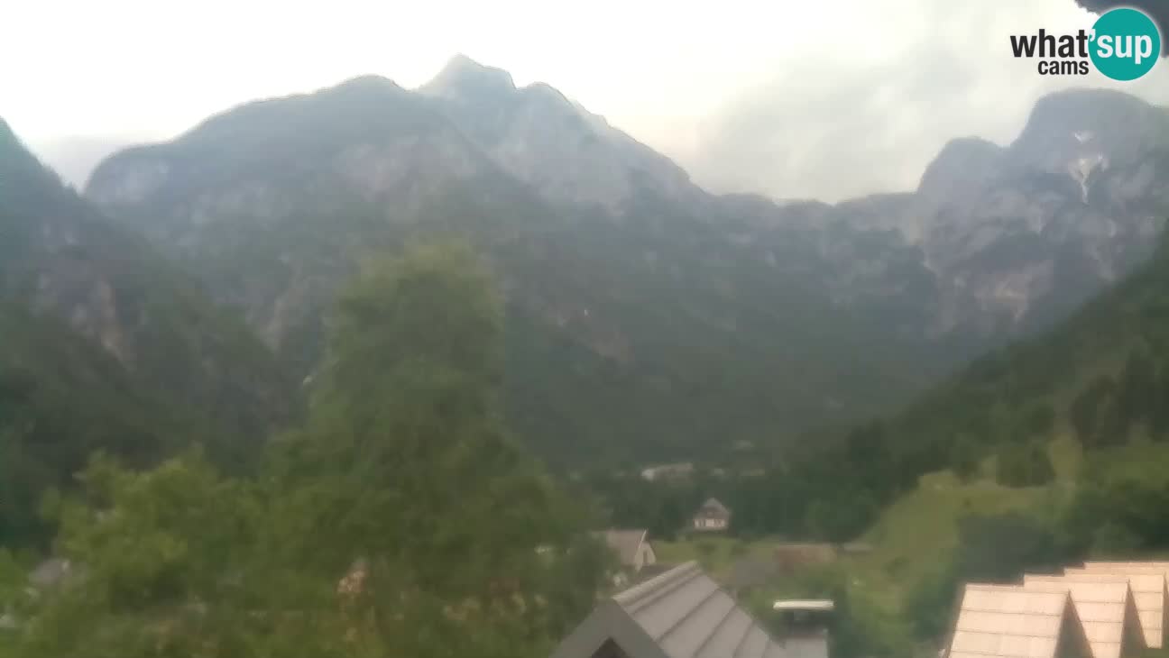 Web kamera Trenta – Pogled na Šplevt, Pihavec i Prisojnik