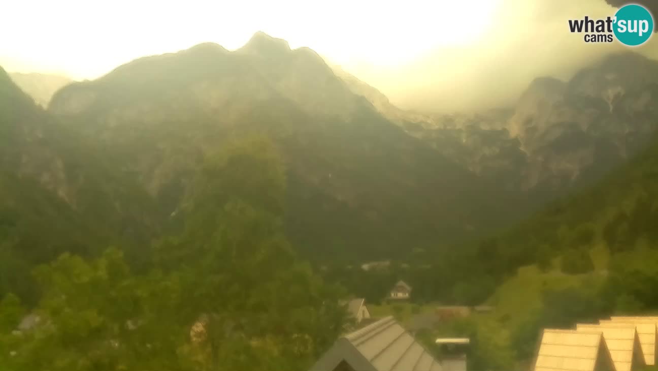 Web kamera Trenta – Pogled na Šplevt, Pihavec i Prisojnik