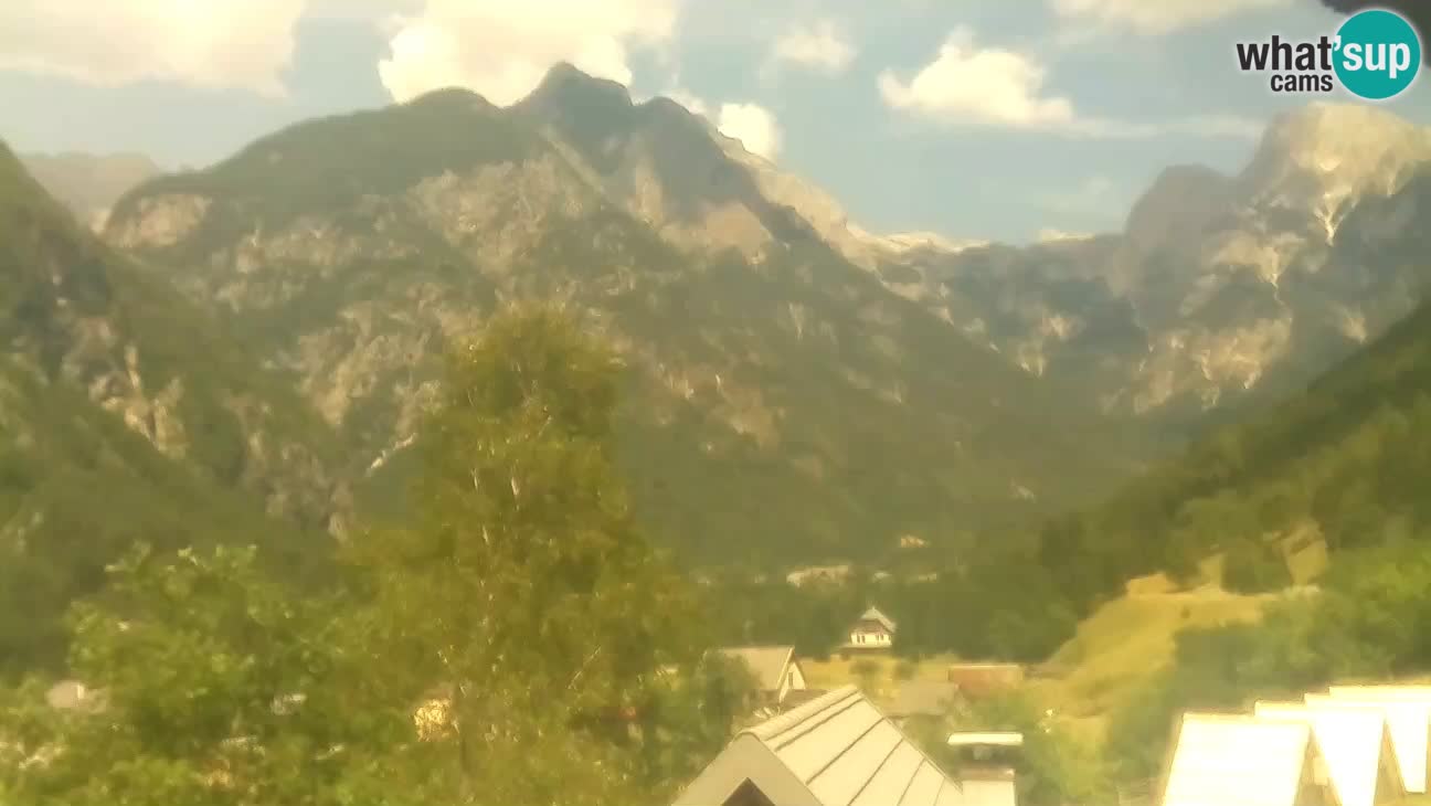 Webcam Trenta – View of Šplevt, Pihavec and Prisojnik