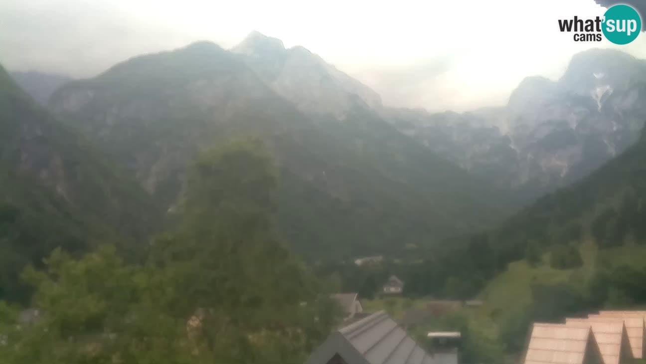 Webcam Trenta – View of Šplevt, Pihavec and Prisojnik