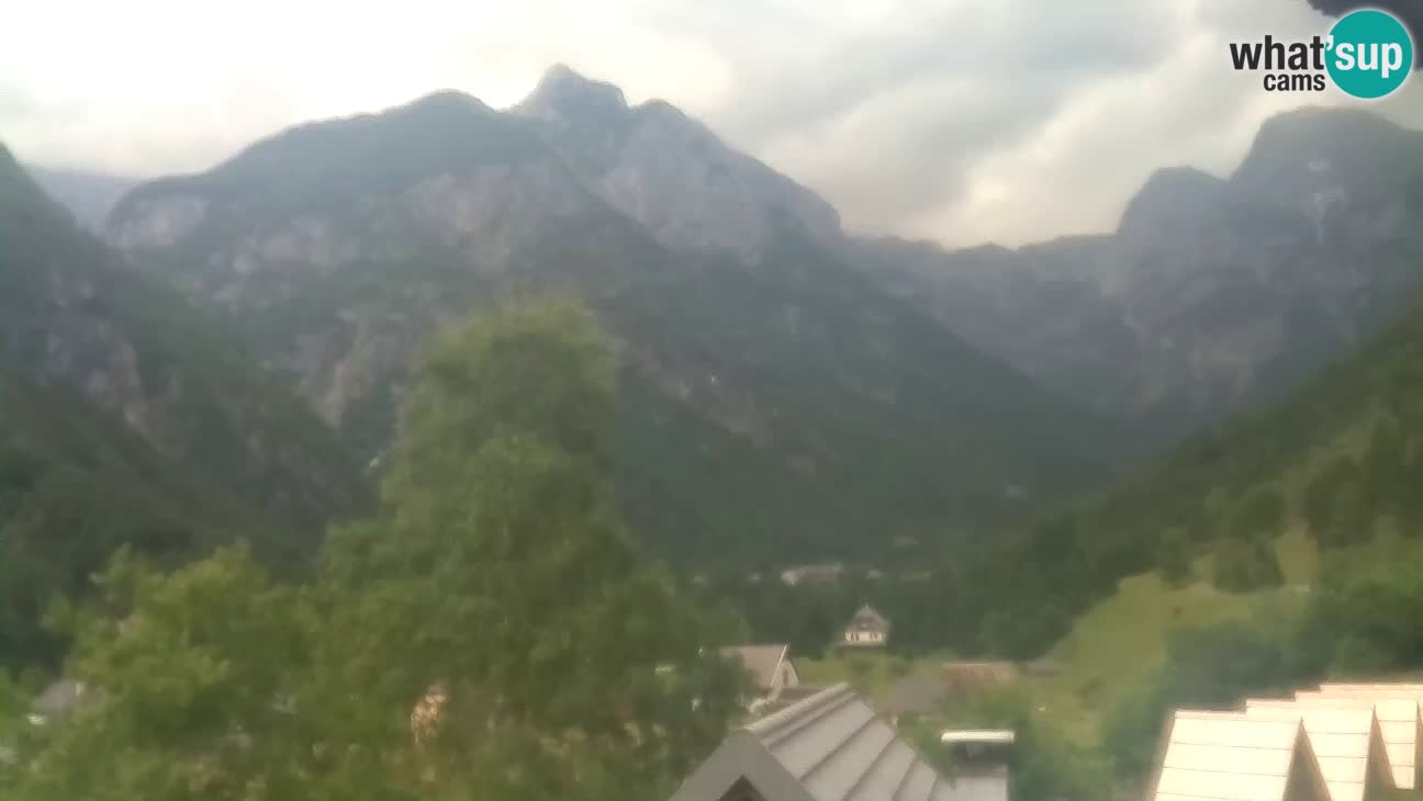 Webcam Trenta – View of Šplevt, Pihavec and Prisojnik