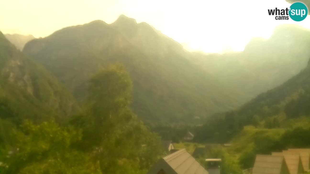 Webcam Trenta – View of Šplevt, Pihavec and Prisojnik