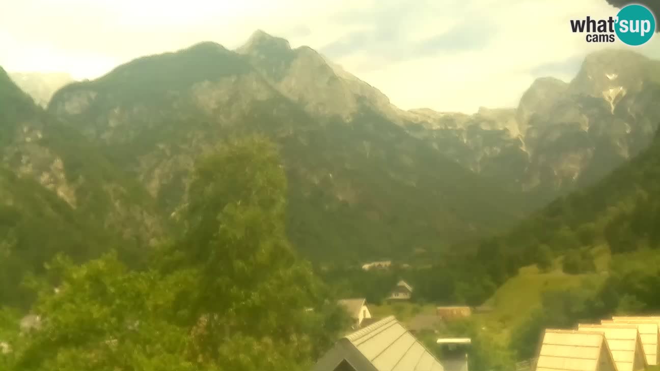 Web kamera Trenta – Pogled na Šplevt, Pihavec i Prisojnik