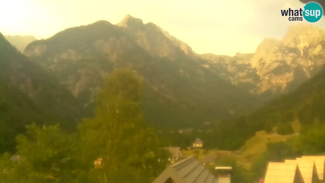 Web kamera Trenta – Pogled na Šplevt, Pihavec i Prisojnik