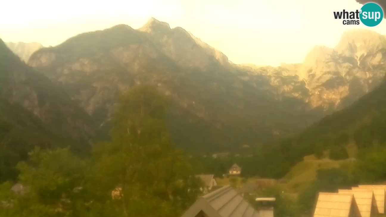 Spletna kamera Trenta – Pogled na Šplevt, Pihavec in Prisojnik