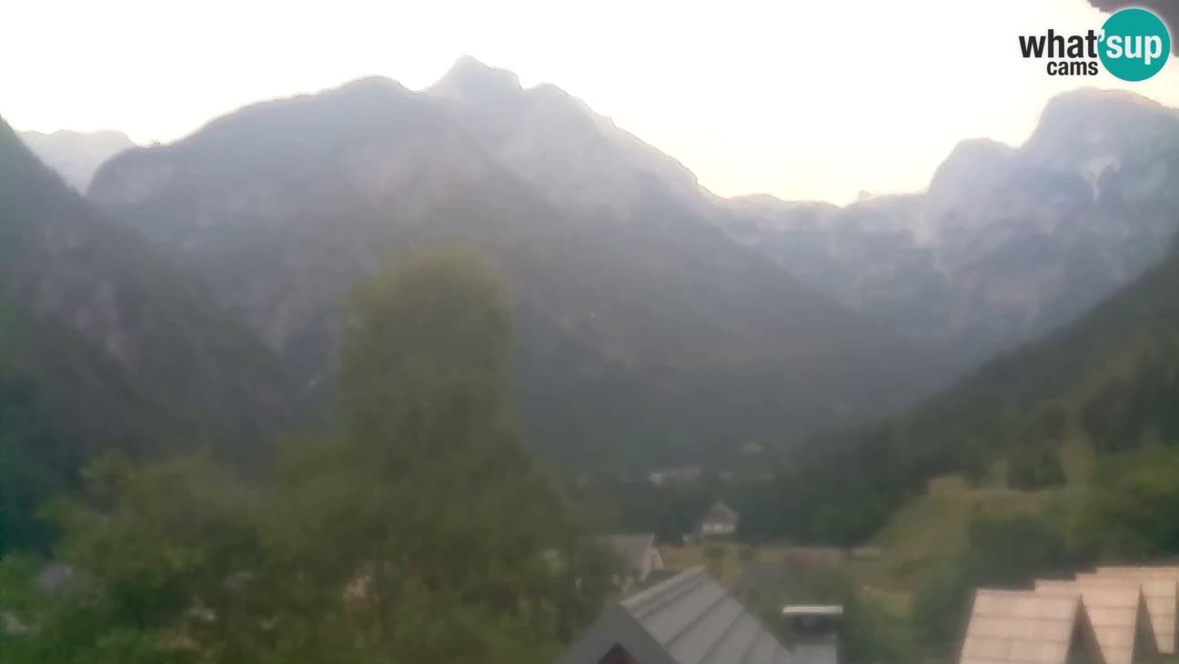 Webcam Trenta – View of Šplevt, Pihavec and Prisojnik