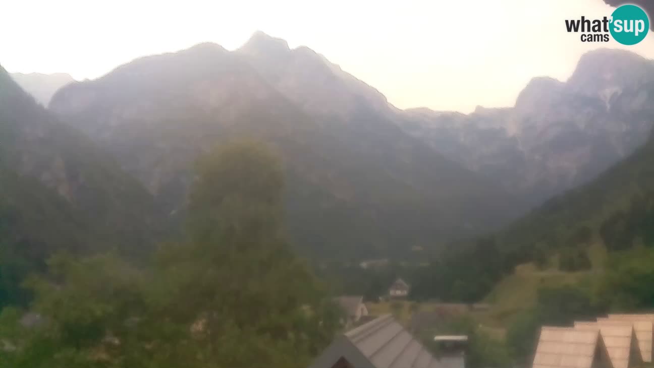 Webcam Trenta – View of Šplevt, Pihavec and Prisojnik