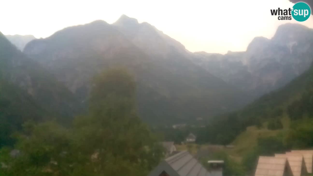 Webcam Trenta – View of Šplevt, Pihavec and Prisojnik