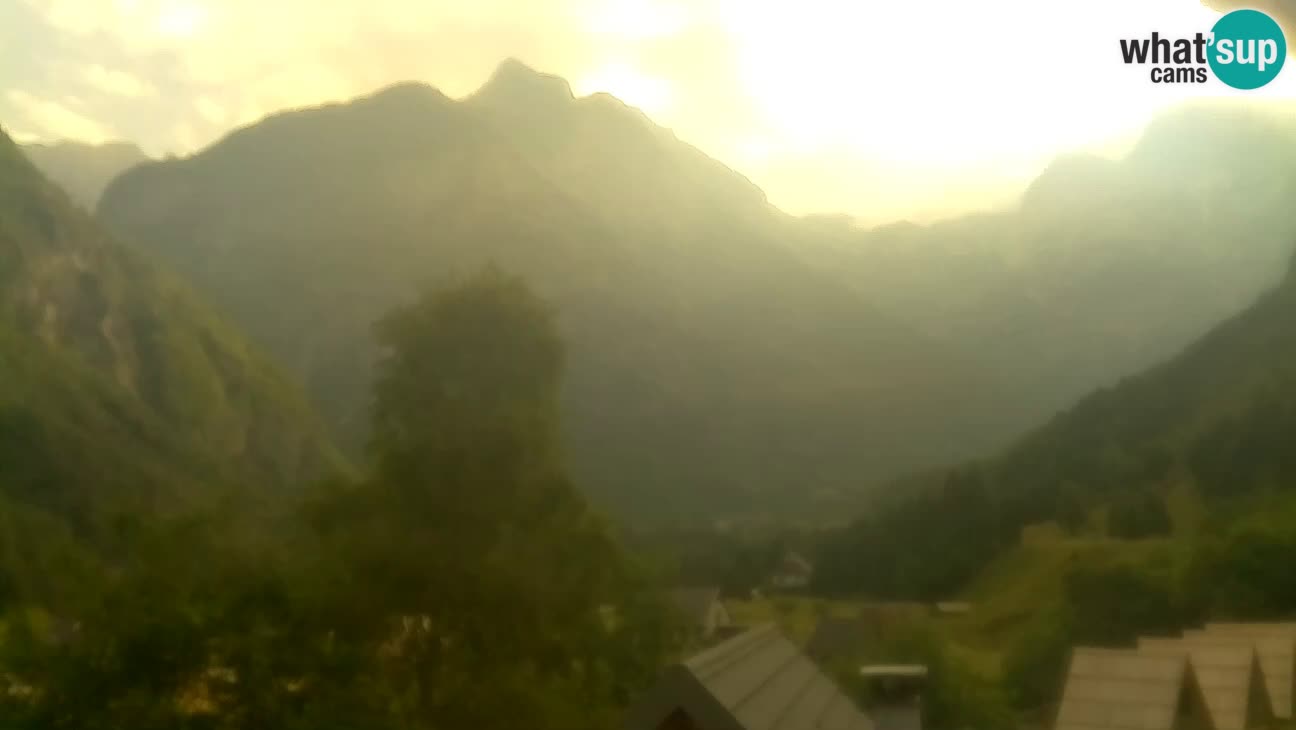 Webcam Trenta – View of Šplevt, Pihavec and Prisojnik
