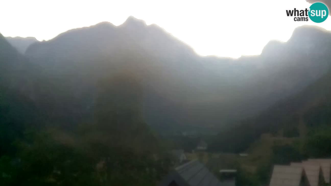 Spletna kamera Trenta – Pogled na Šplevt, Pihavec in Prisojnik