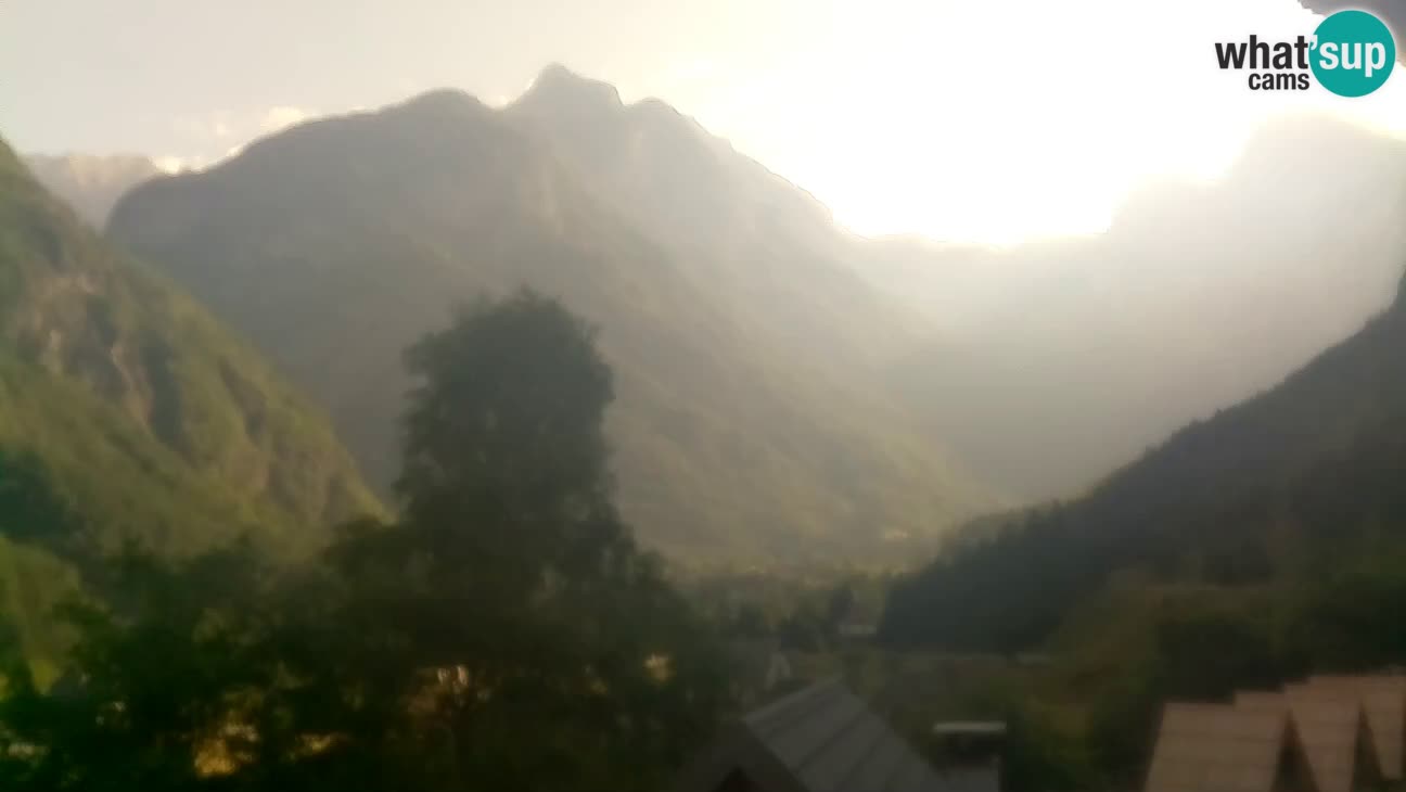 Webcam Trenta – View of Šplevt, Pihavec and Prisojnik