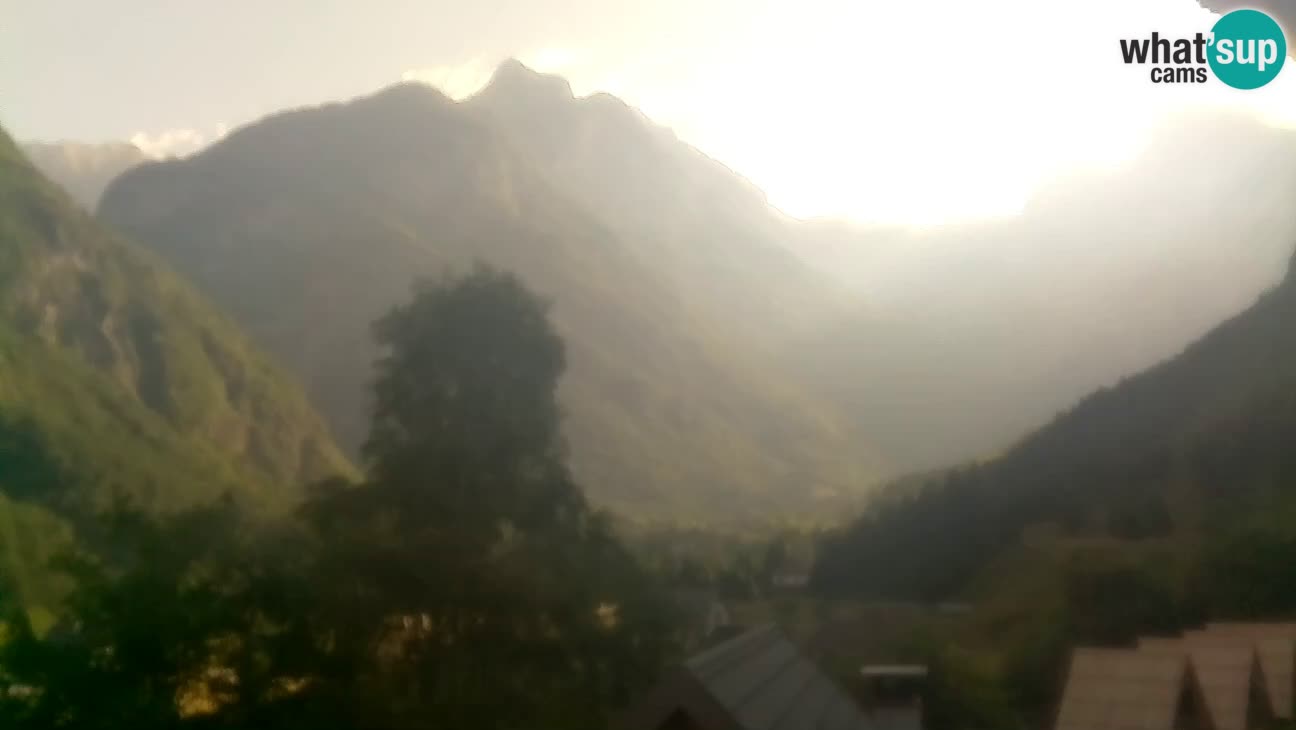 Webcam Trenta – View of Šplevt, Pihavec and Prisojnik