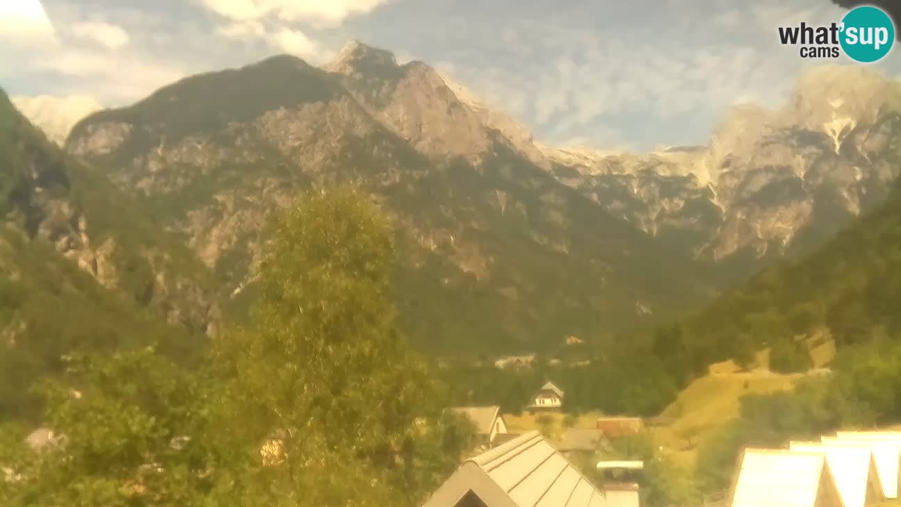 Spletna kamera Trenta – Pogled na Šplevt, Pihavec in Prisojnik
