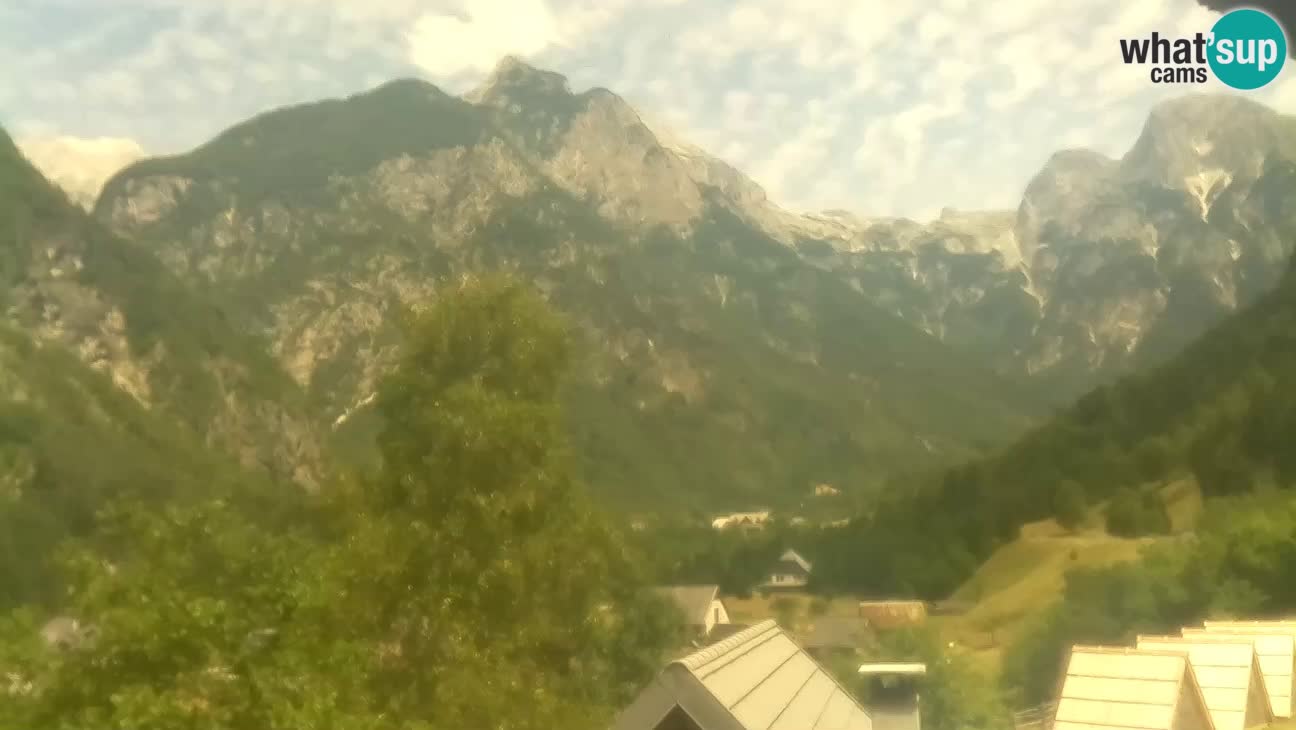 Webcam Trenta – View of Šplevt, Pihavec and Prisojnik