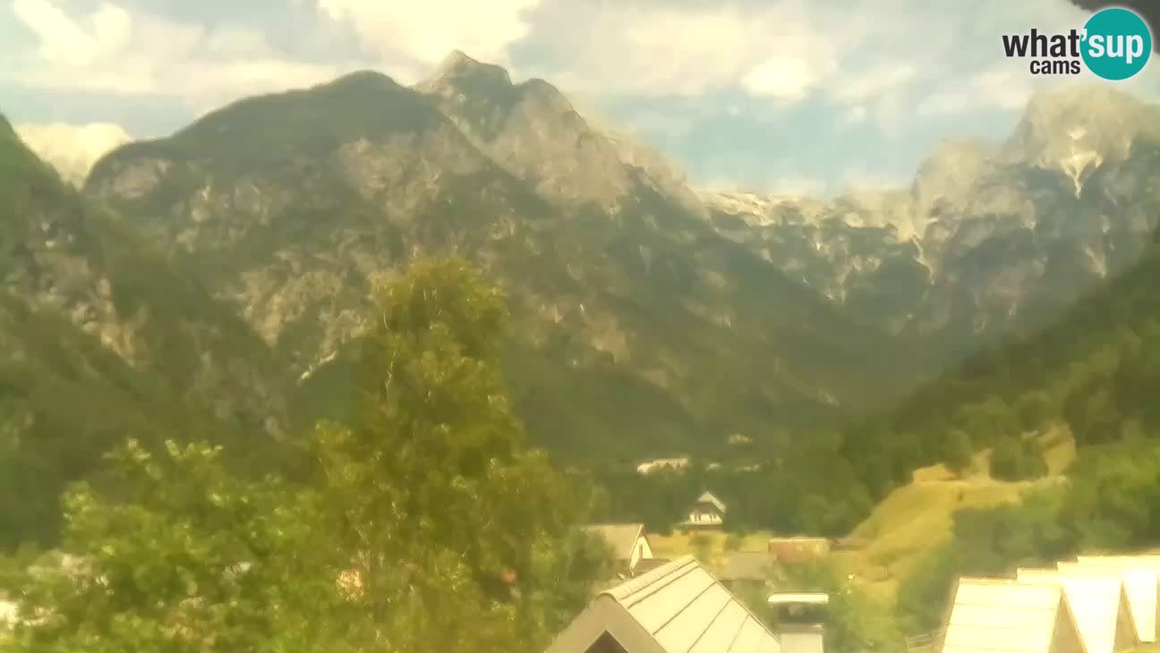 Webcam Trenta – View of Šplevt, Pihavec and Prisojnik