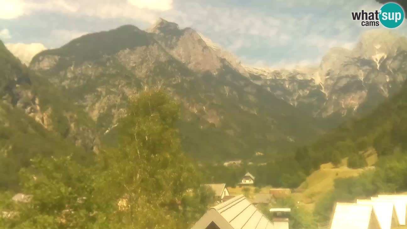 Webcam Trenta – View of Šplevt, Pihavec and Prisojnik