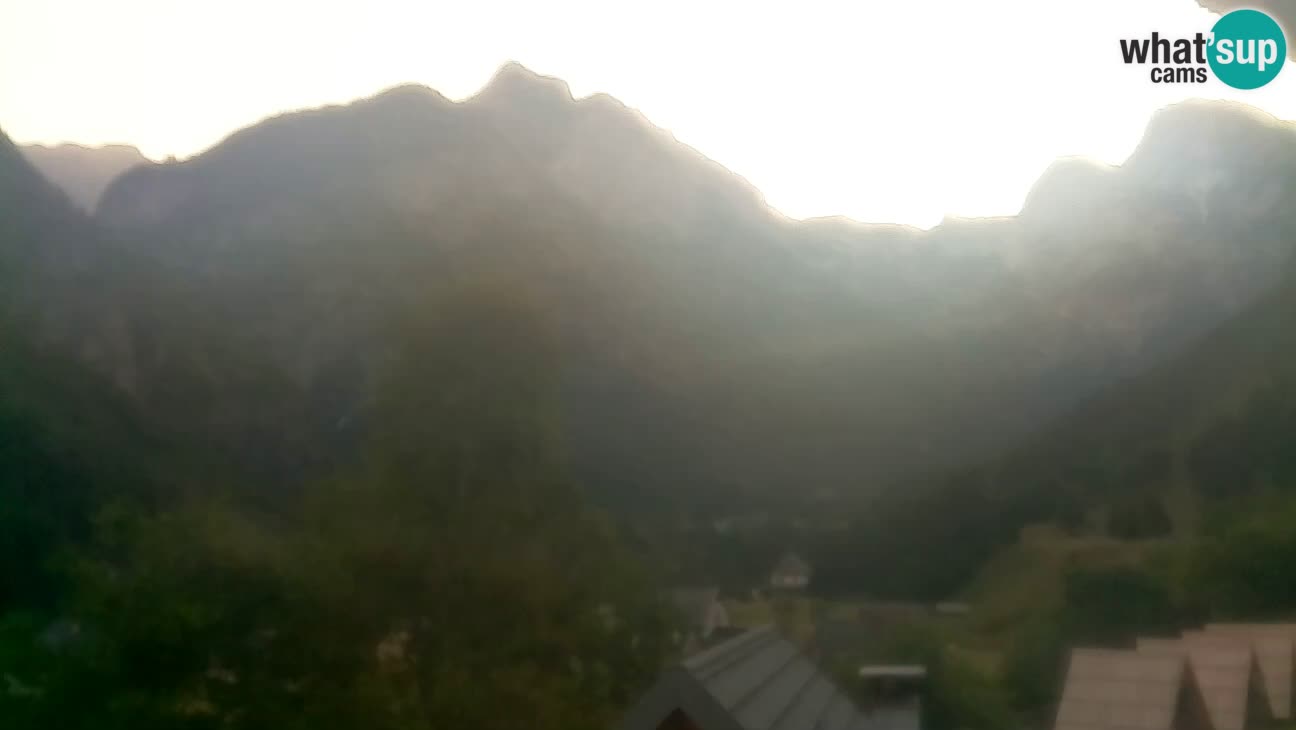 Spletna kamera Trenta – Pogled na Šplevt, Pihavec in Prisojnik