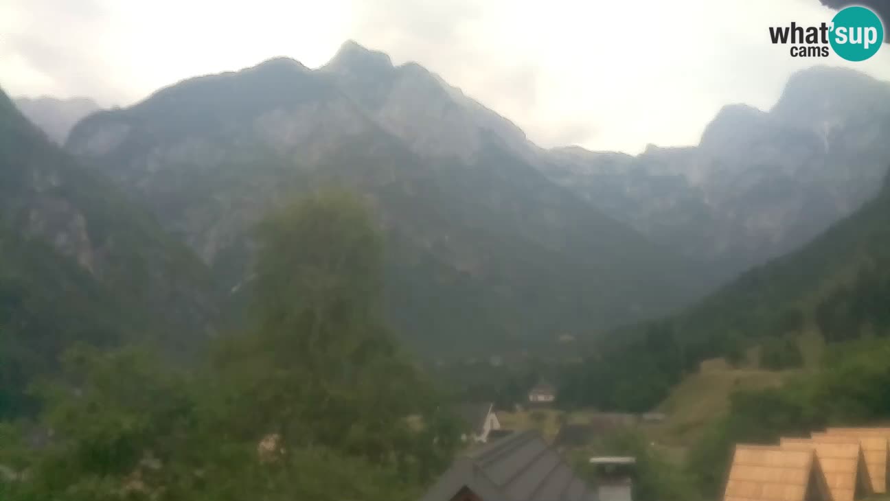 Webcam Trenta – View of Šplevt, Pihavec and Prisojnik