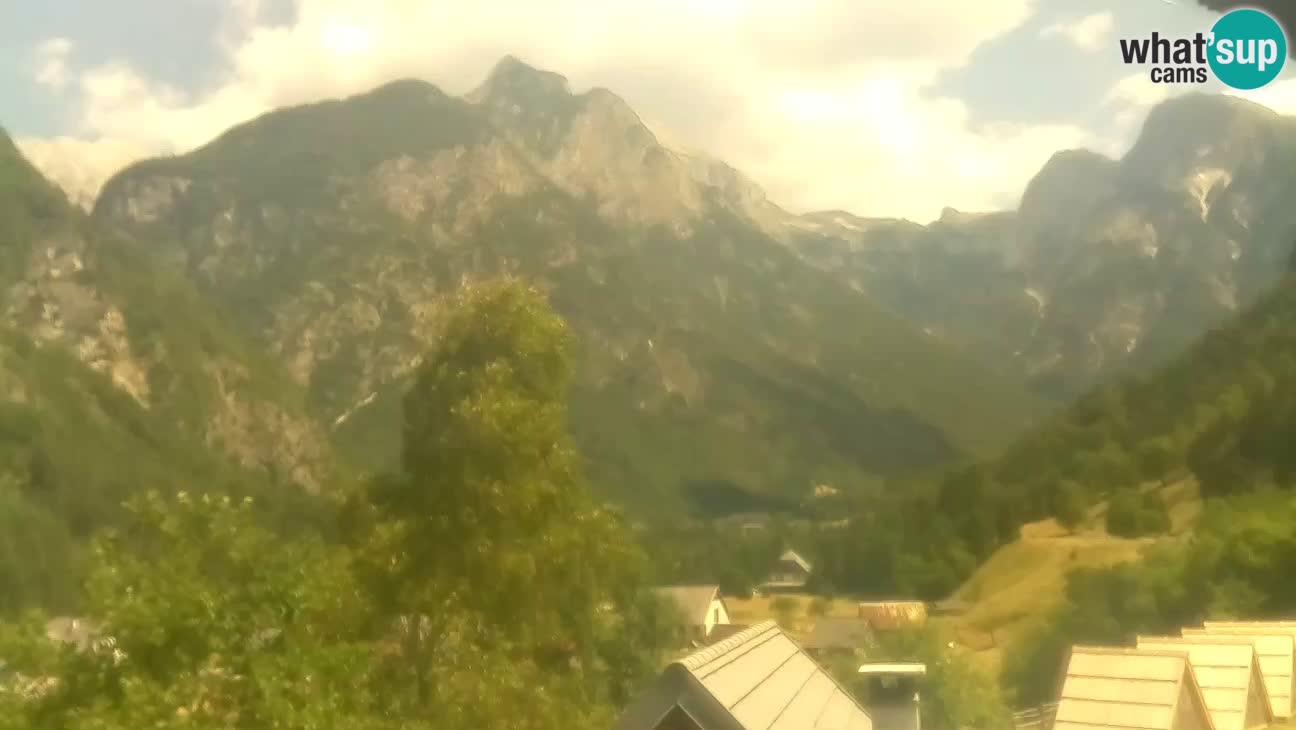 Webcam Trenta – View of Šplevt, Pihavec and Prisojnik