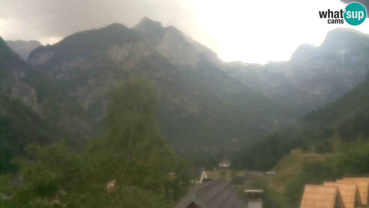 Webcam Trenta – View of Šplevt, Pihavec and Prisojnik
