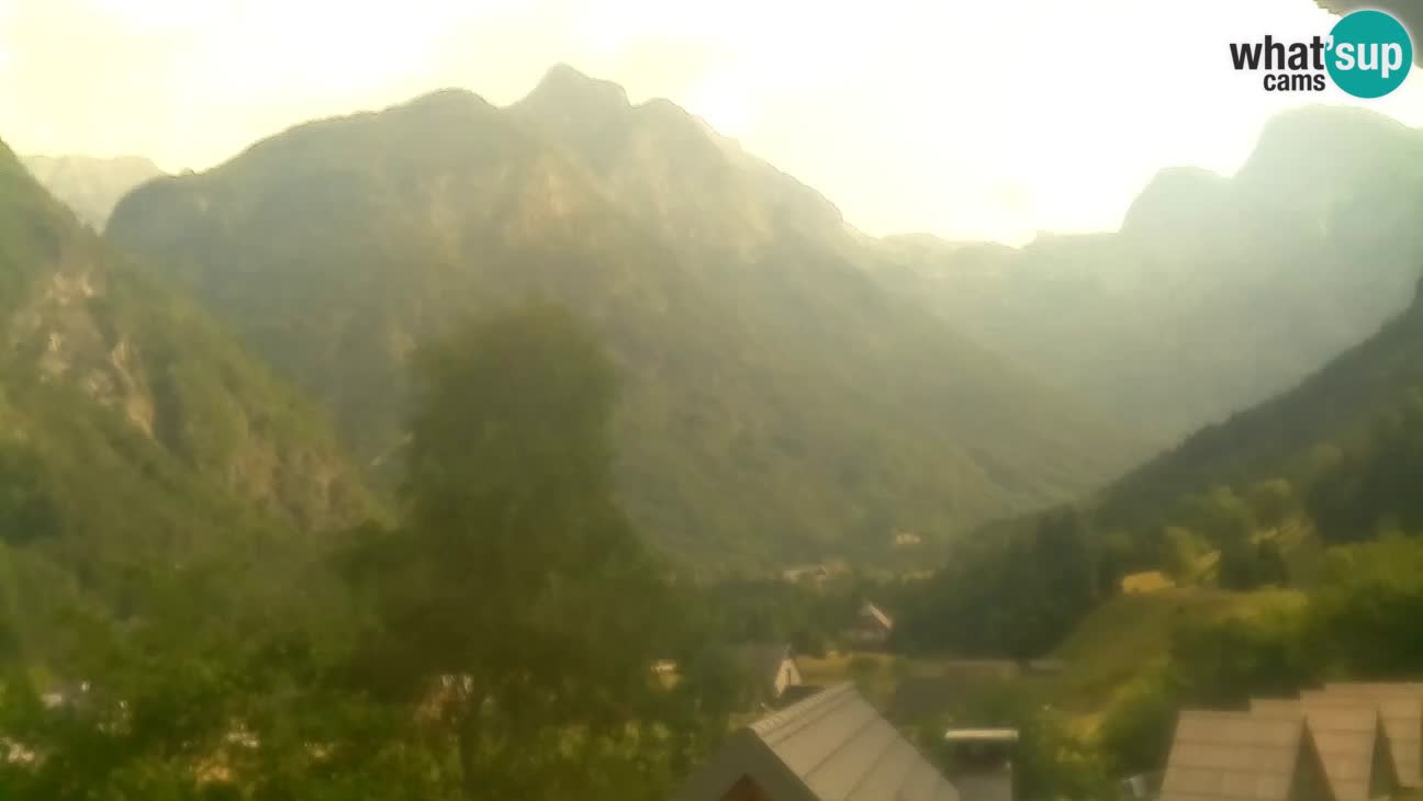 Webcam Trenta – View of Šplevt, Pihavec and Prisojnik