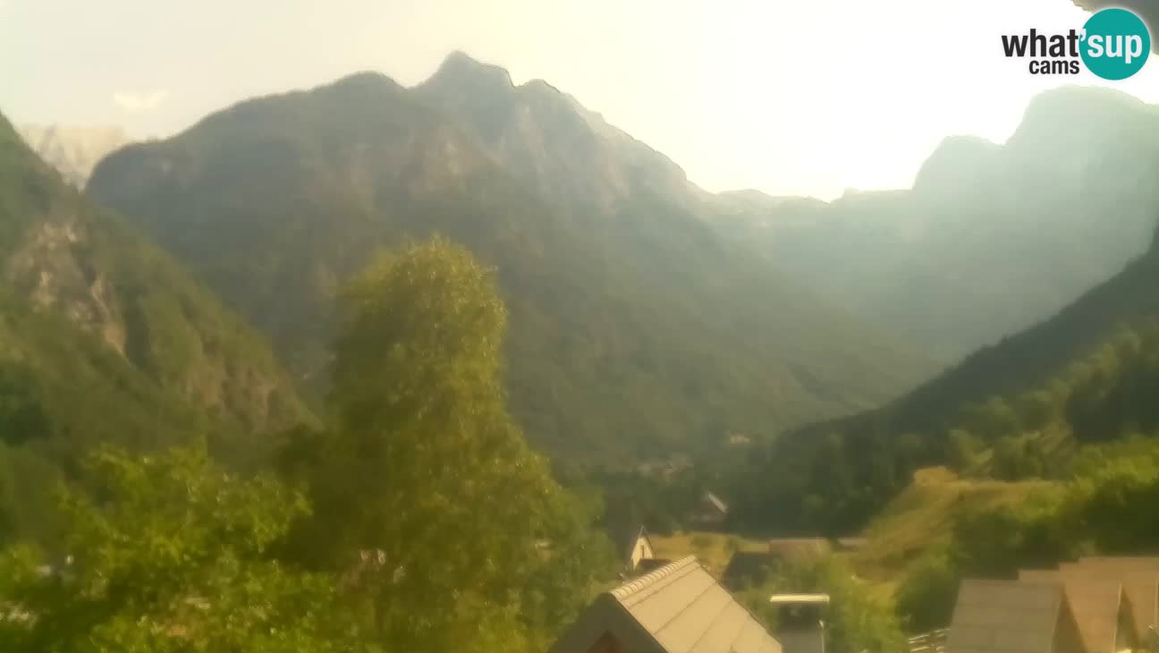 Webcam Trenta – View of Šplevt, Pihavec and Prisojnik