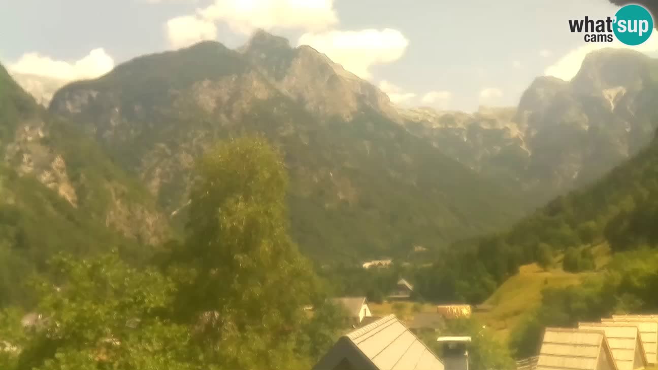 Webcam Trenta – View of Šplevt, Pihavec and Prisojnik